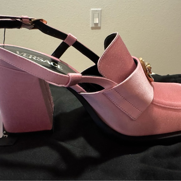 Versace Pink Heels with Glossy Finish and Buckle Strap - Picture 8 of 10